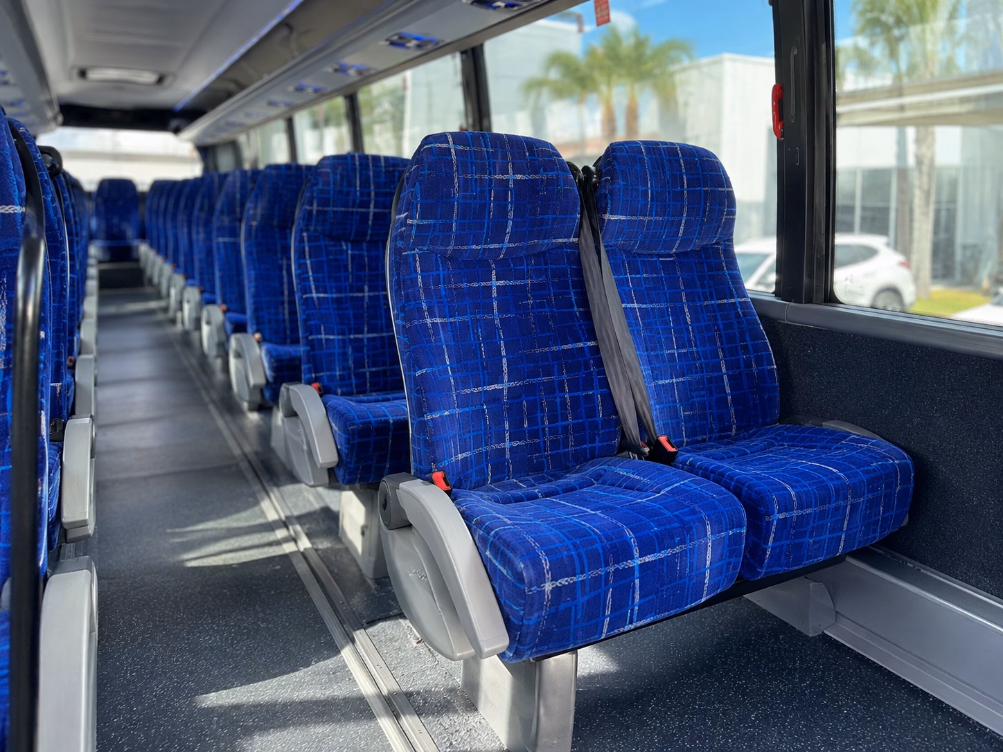 bus rentals for old mission peninsula and leelanau peninsula wine tours