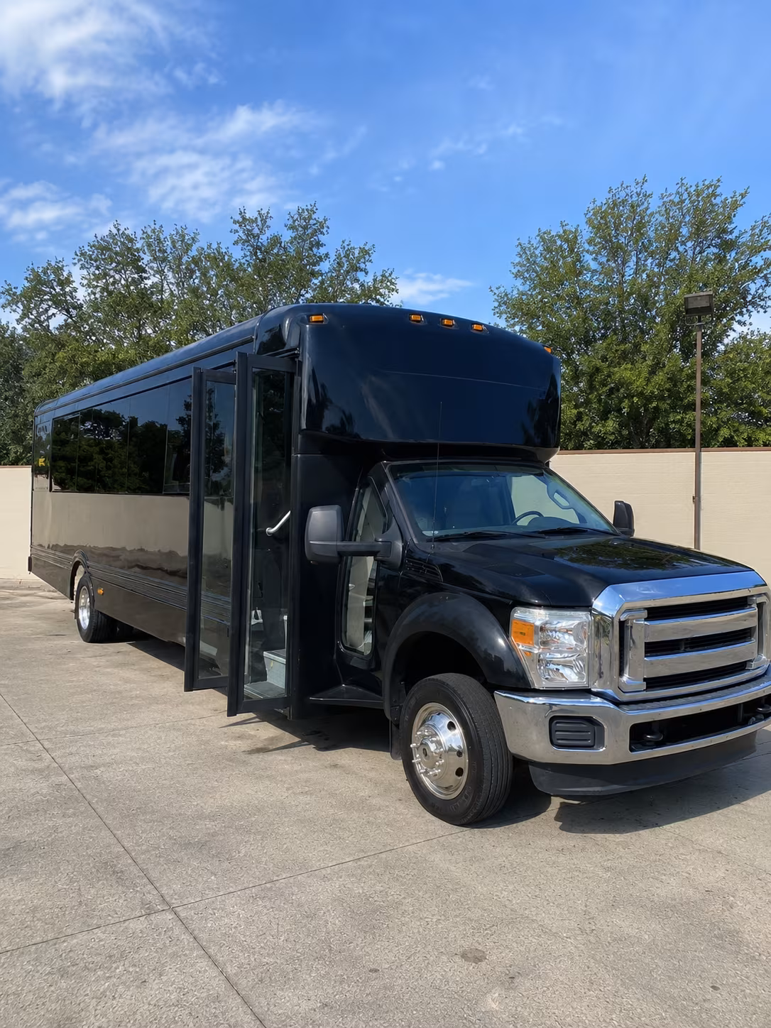 livonia 20 passenger party bus