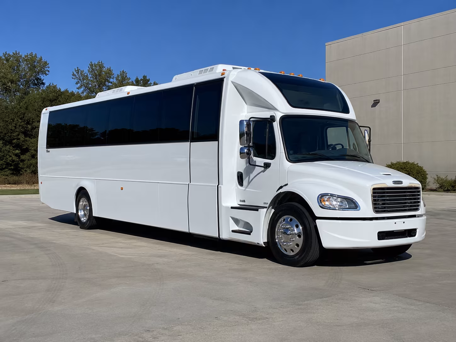 livonia 28 passenger party bus